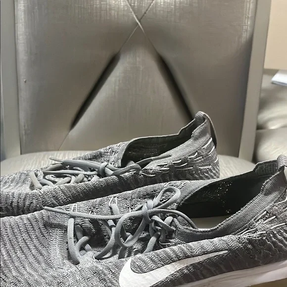 Nike Men's Gray Running Shoes - Picture 4 of 8